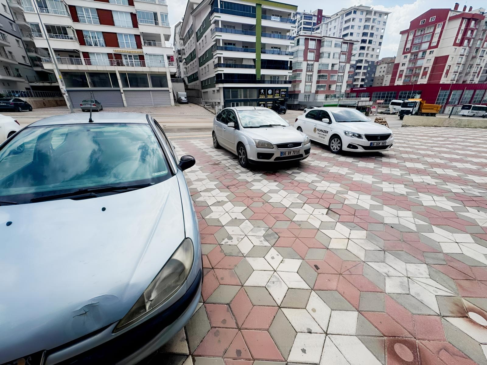 YILMAZER’DEN KİRALIK DÜKKAN 1762 CADDE ÜZERİ GENİŞ CEPHE 200 M2!