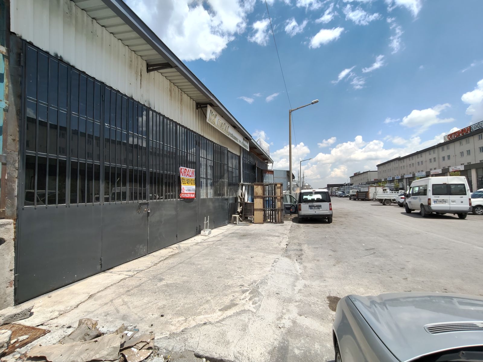 Karacaören Sanayi 170M2 Geniş Cepheli Kullanışlı Kiralık İş Yeri